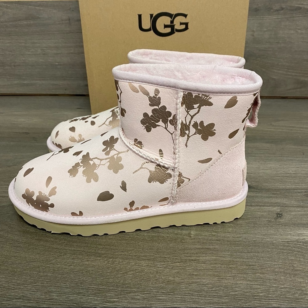 UGG | Classic Mini Floral Foil Seashell Pink New In Box - Picture 3 of 8